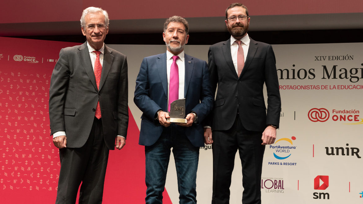 Tomás Alonso recibe la Mención Especial Docente de los Premios Magisterio 2022